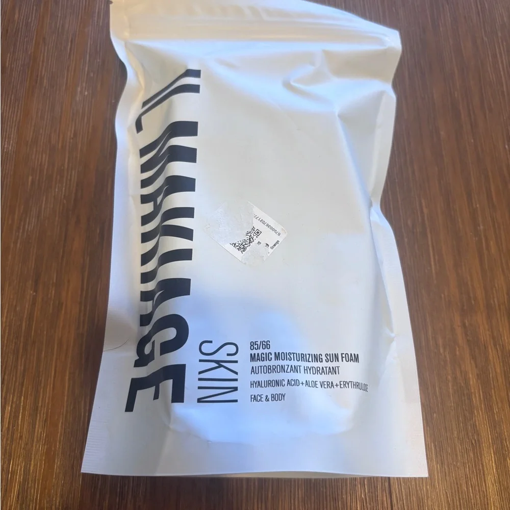 NWT! Sealed IL MAKIAGE 85/66 SUN FOAM
MAGIC MOISTURIZING SUN FOAM - FACE & BODY - Picture 3 of 3